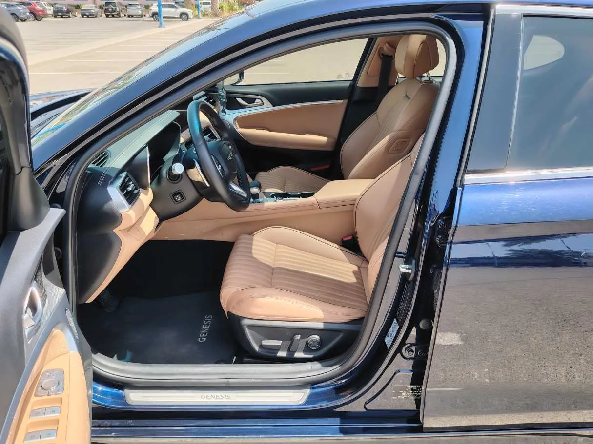 Car image 12