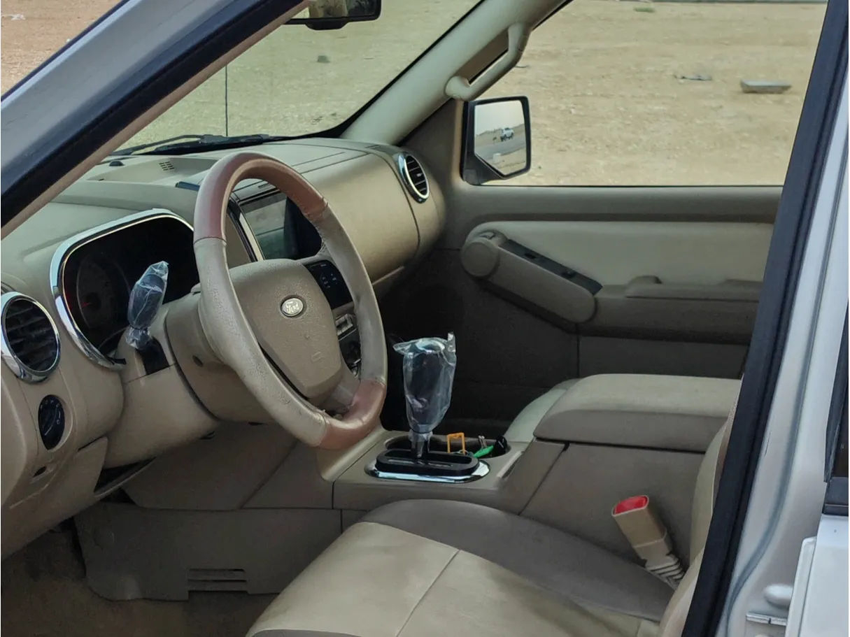 Car image 7