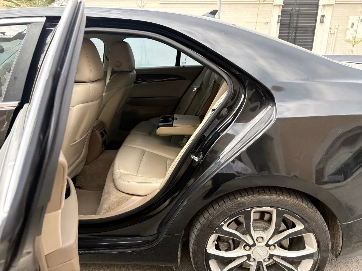 Car image 15