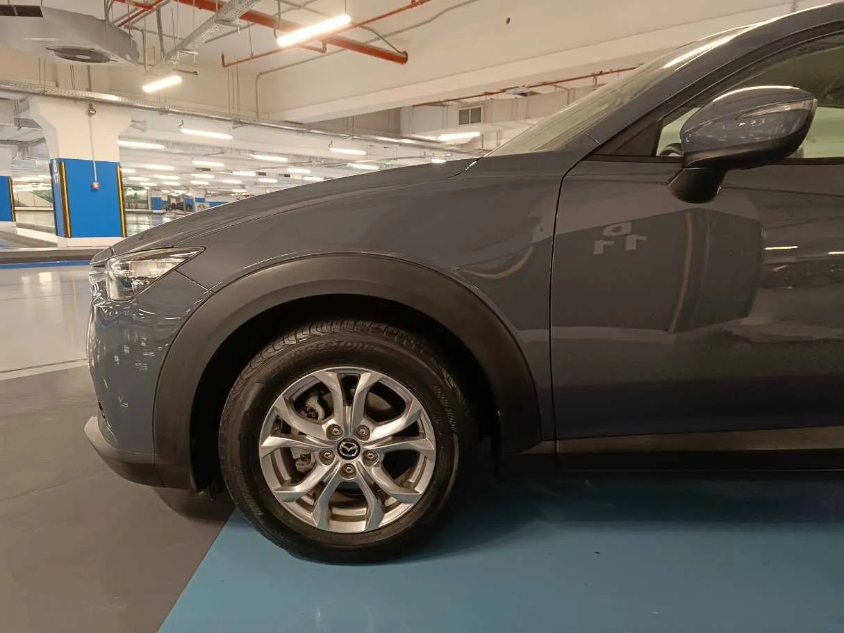 Car image 9