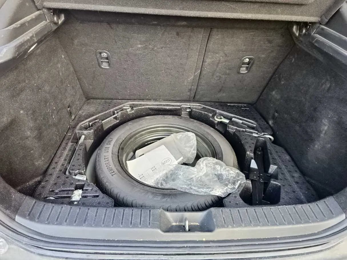 Car image 29