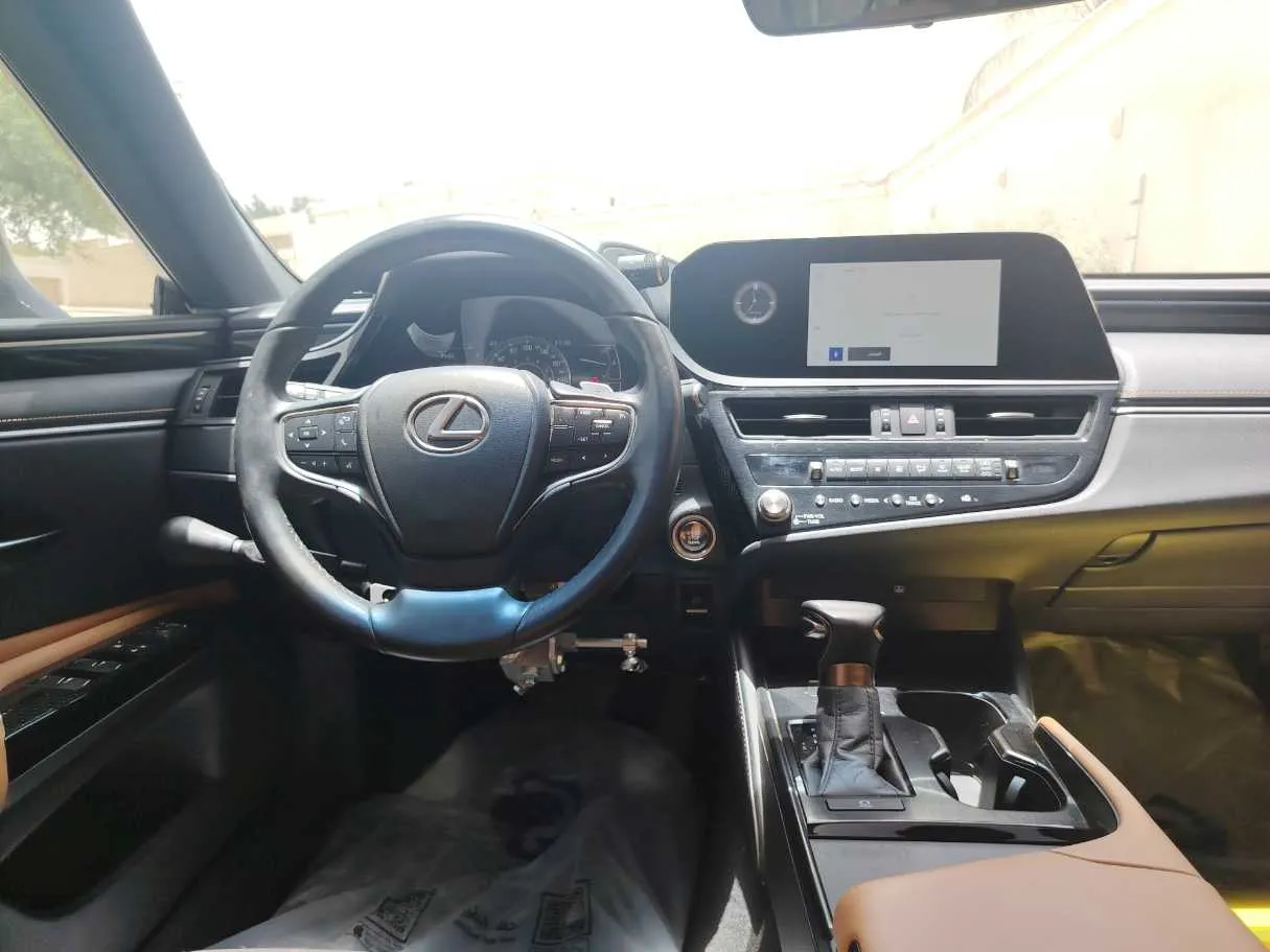 Car image 24