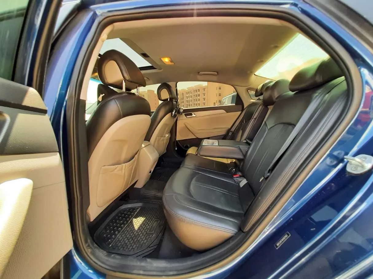 Car image 13