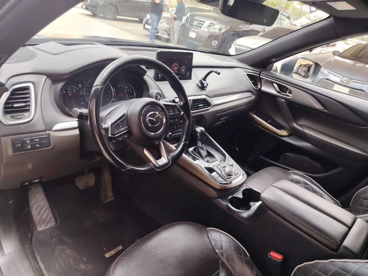 Car image 12