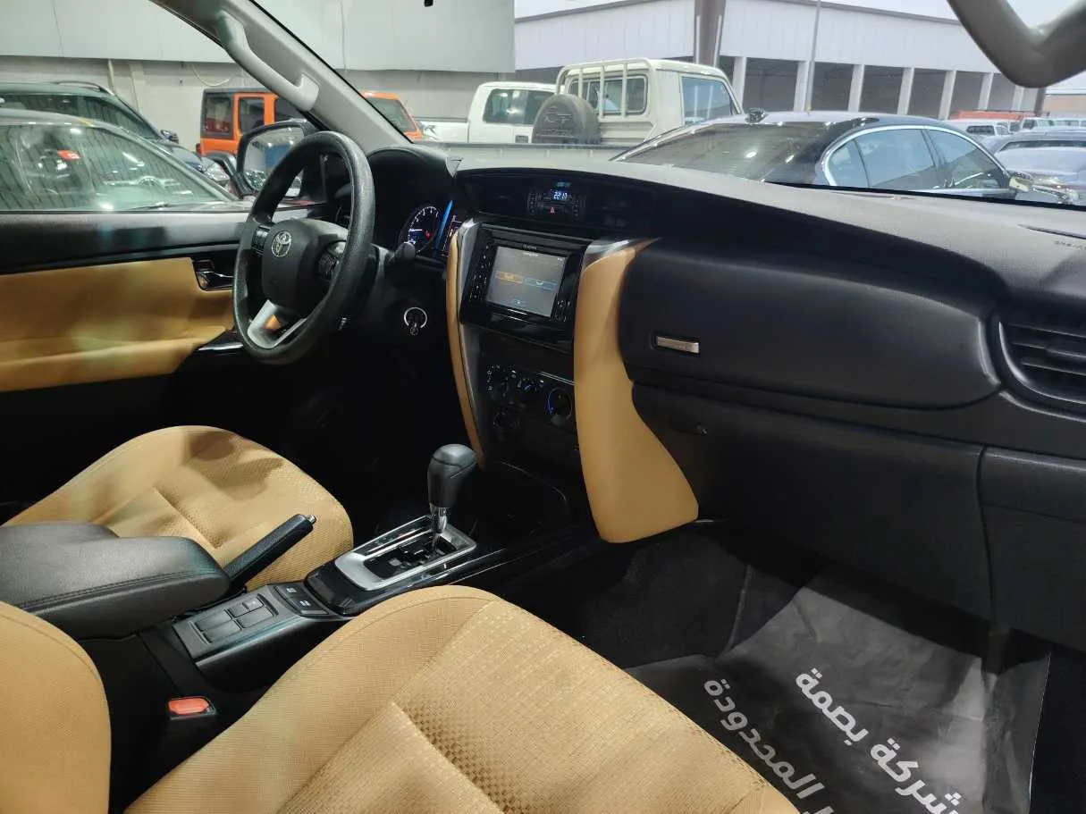 Car image 13