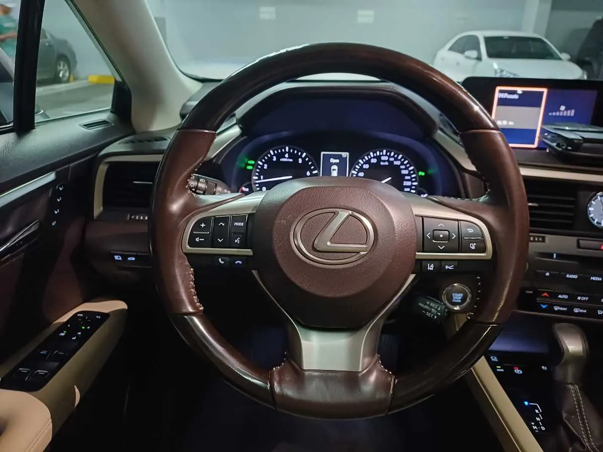 Car image 18