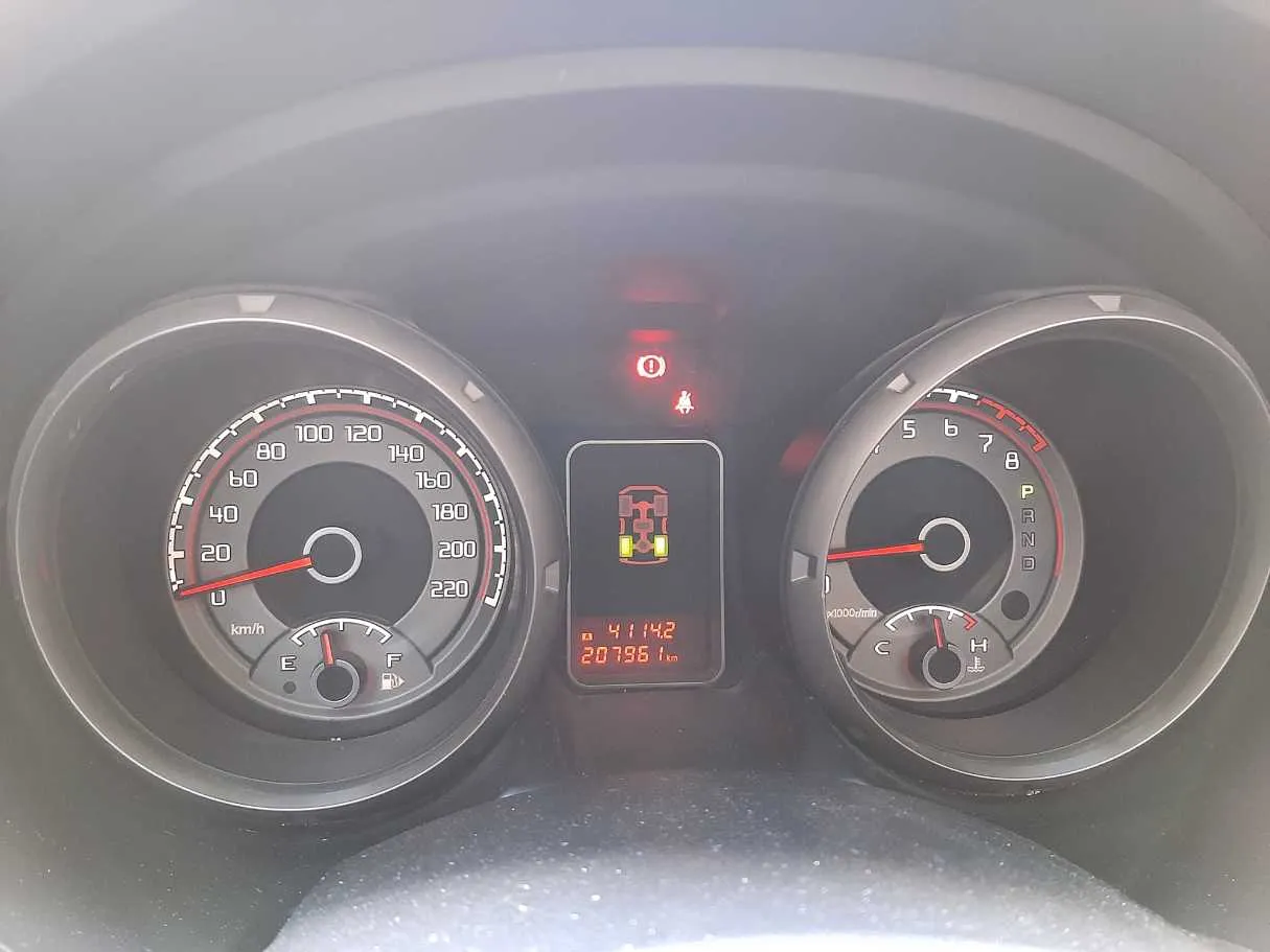 Car image 18