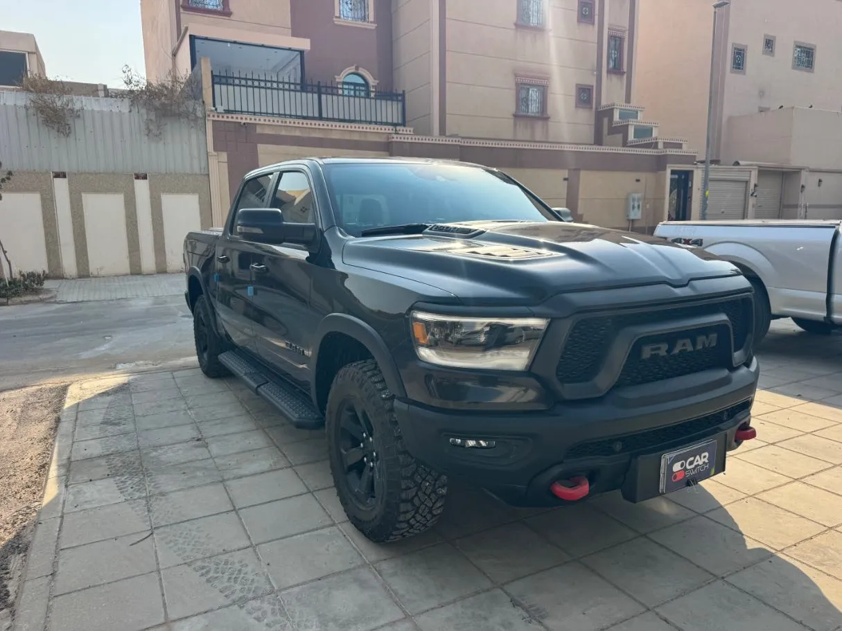 Car image 3