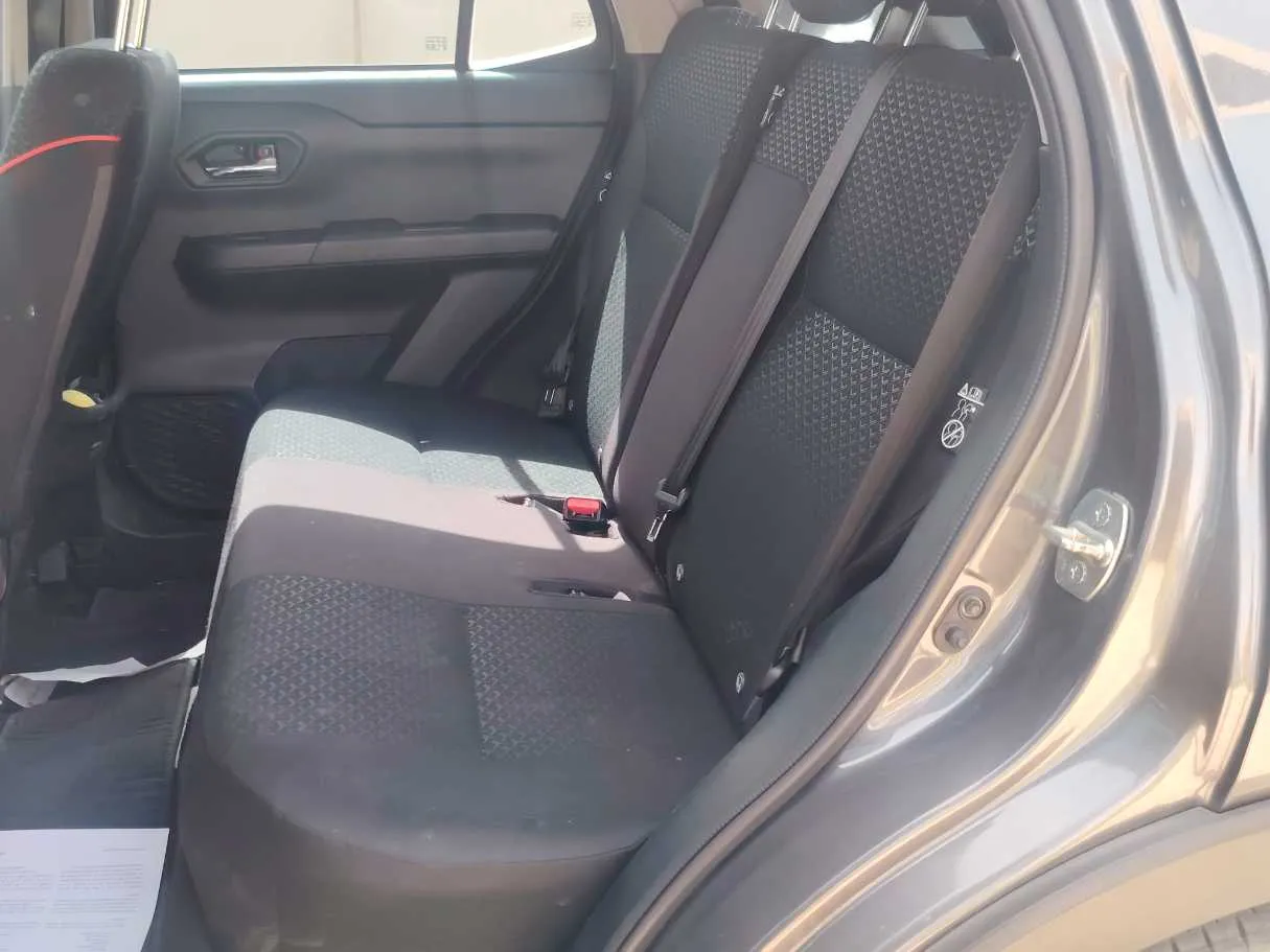 Car image 16