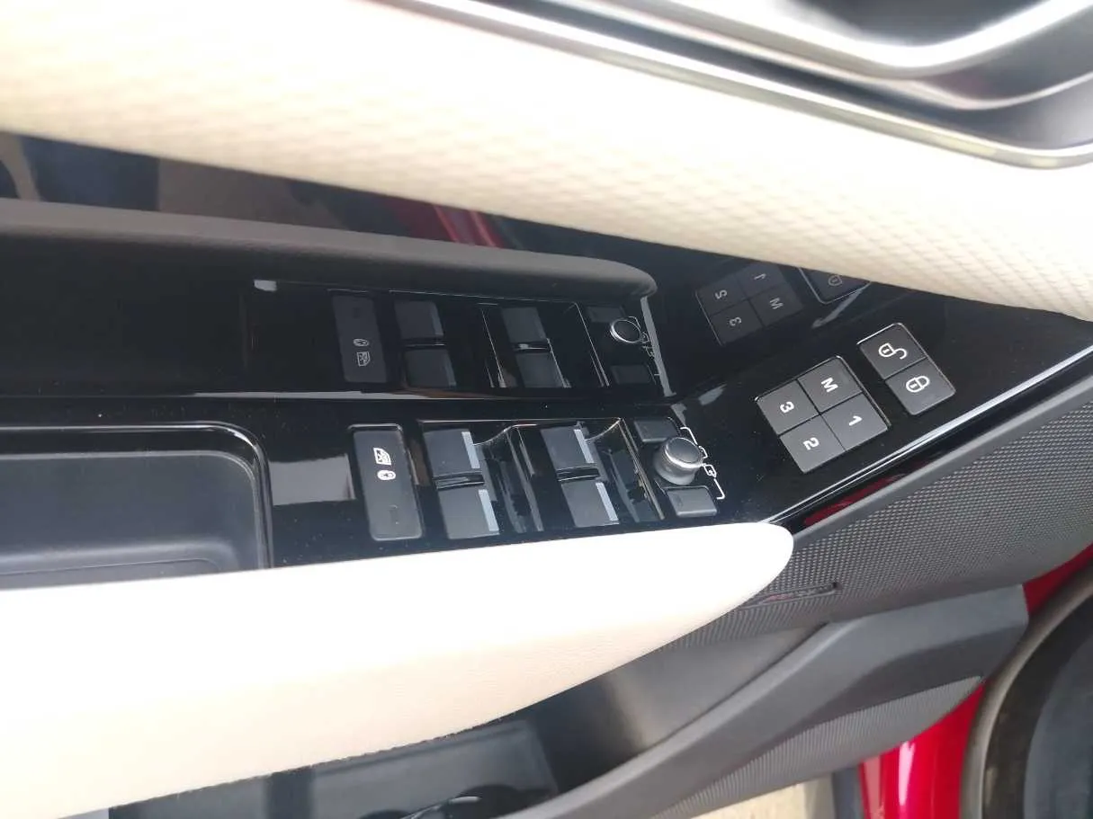 Car image 43