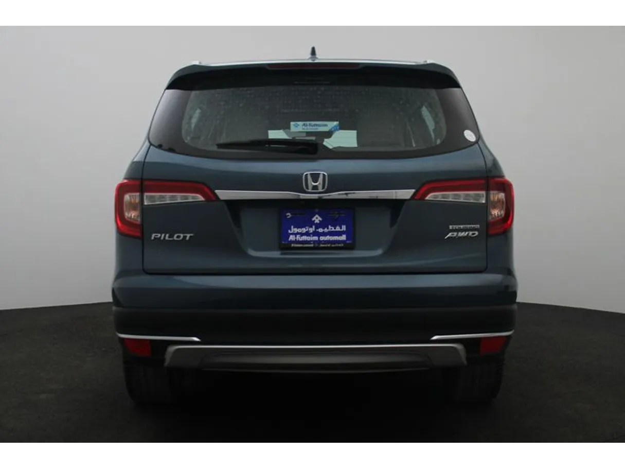Car image 12
