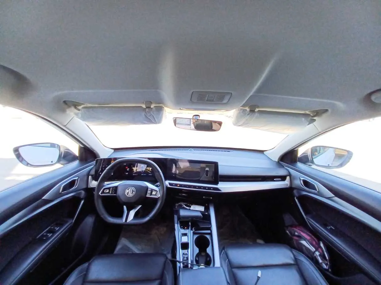 Car image 13
