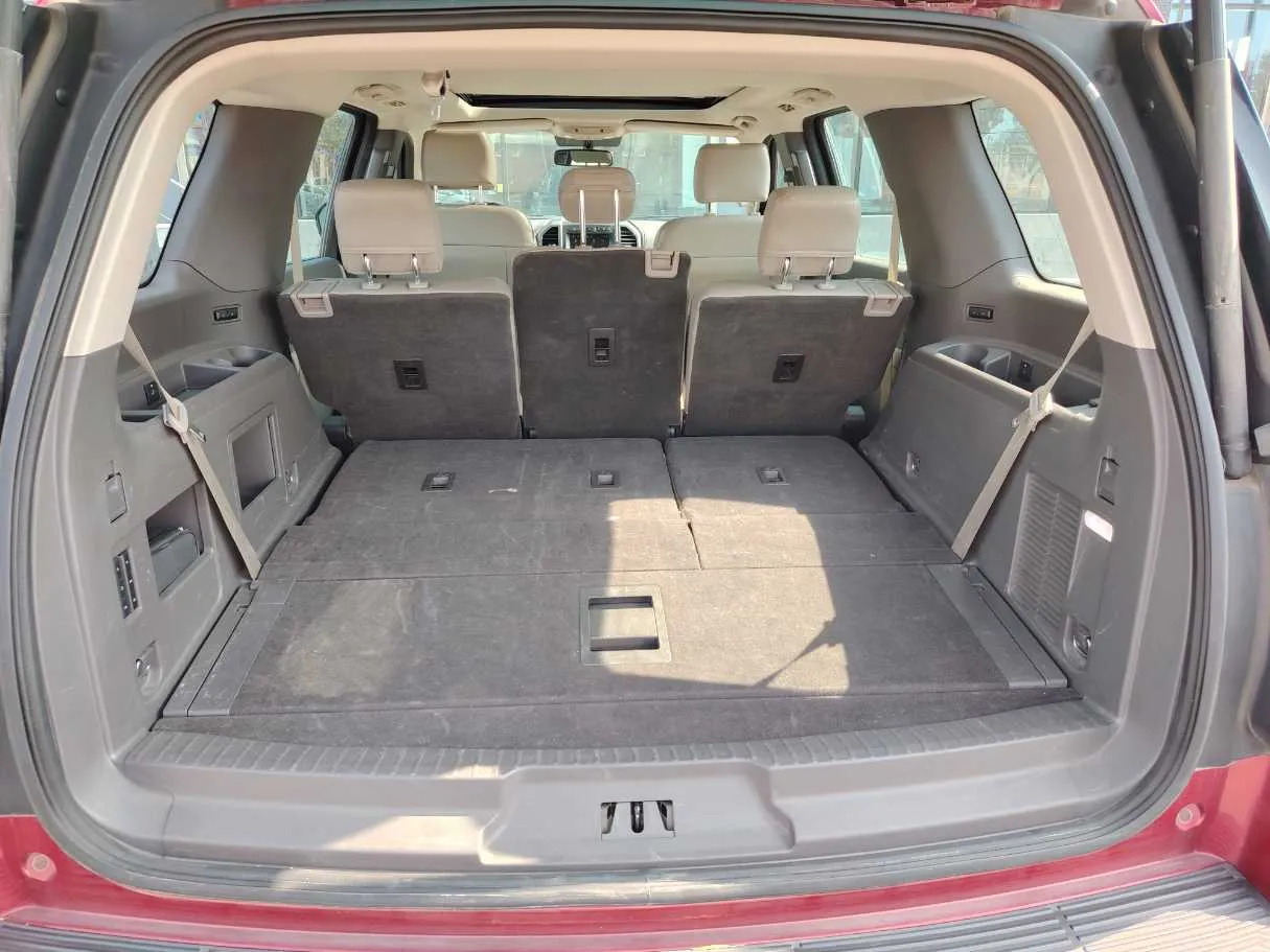 Car image 24