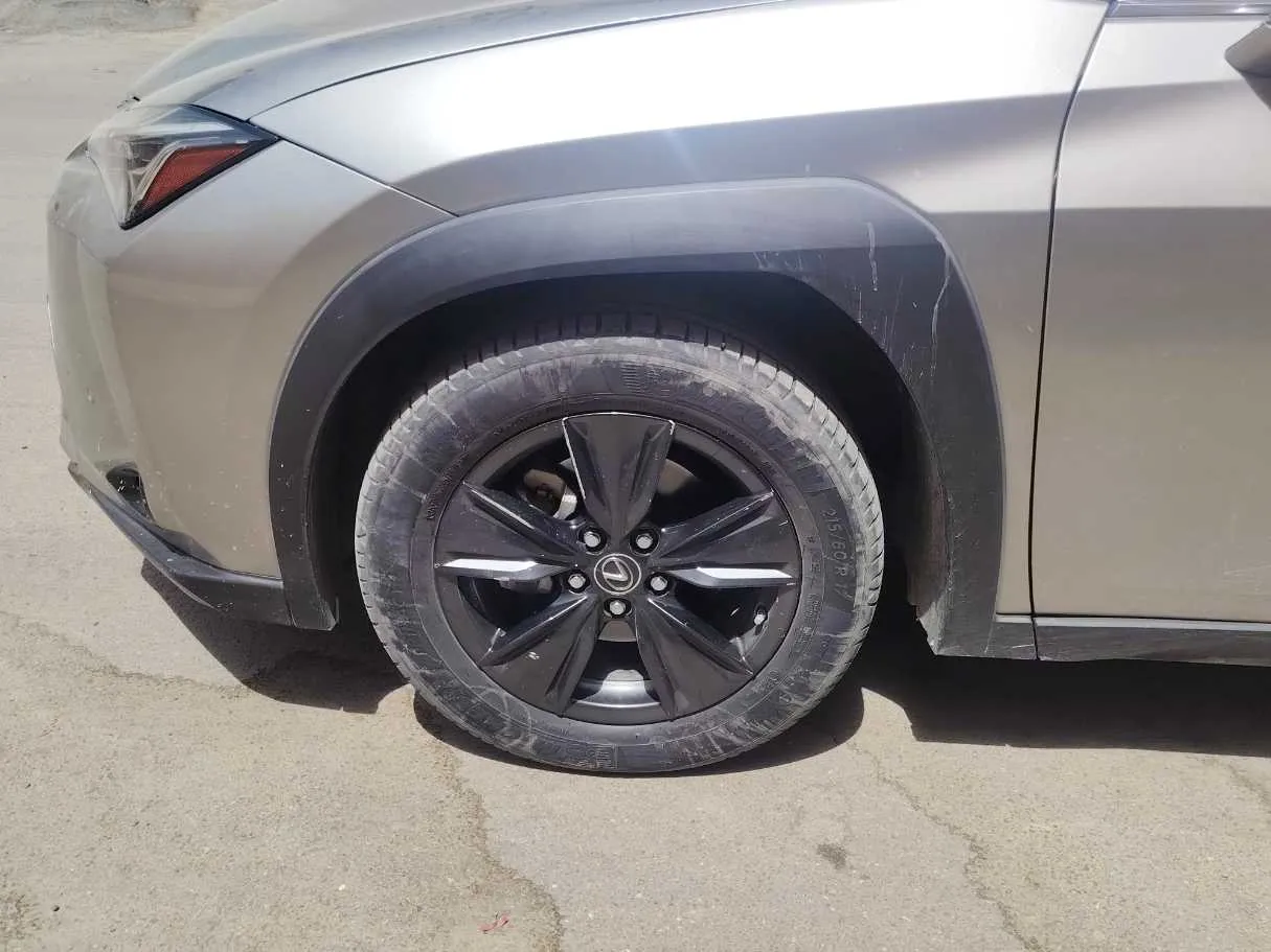 Car image 9