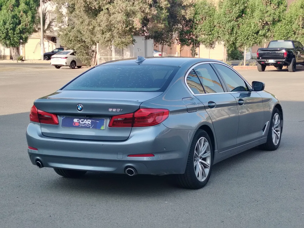Car image 5