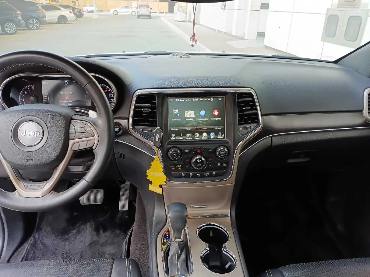 Car image 18