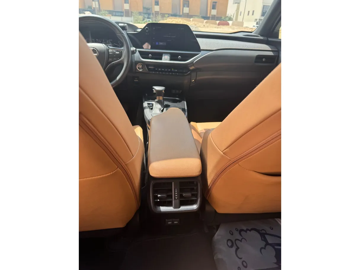 Car image 20