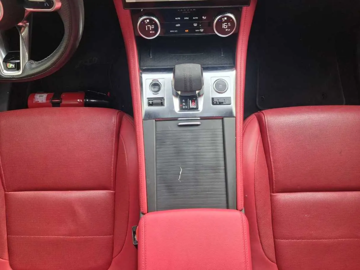Car image 17