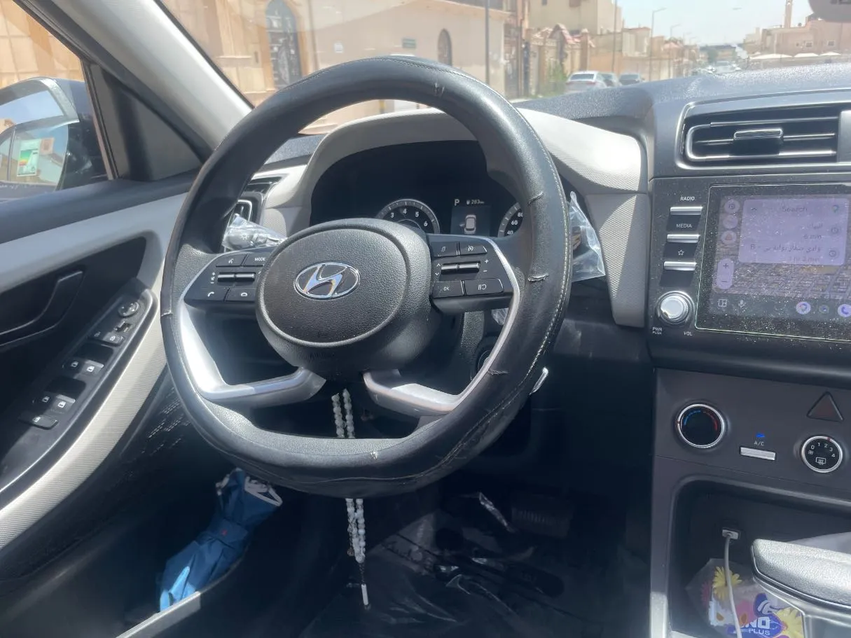 Car image 19