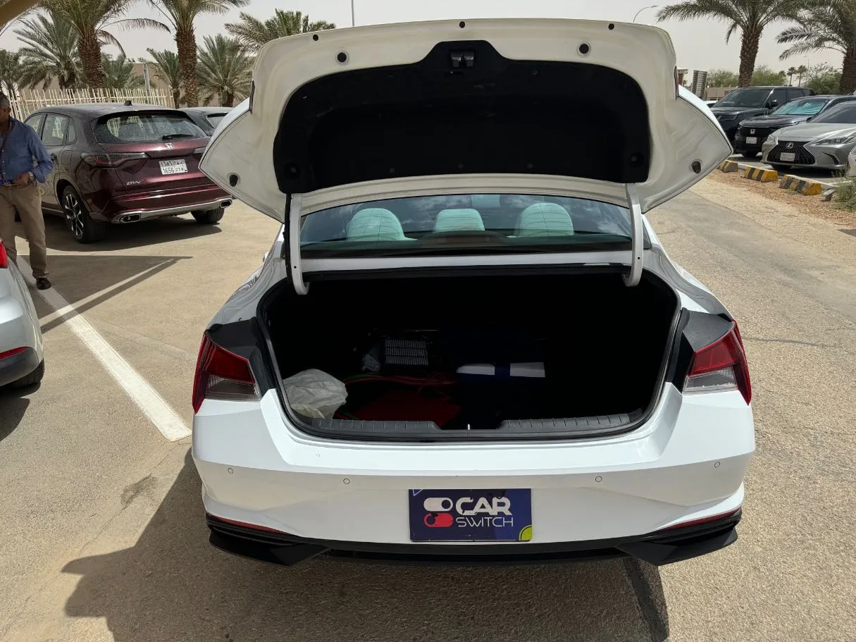 Car image 19