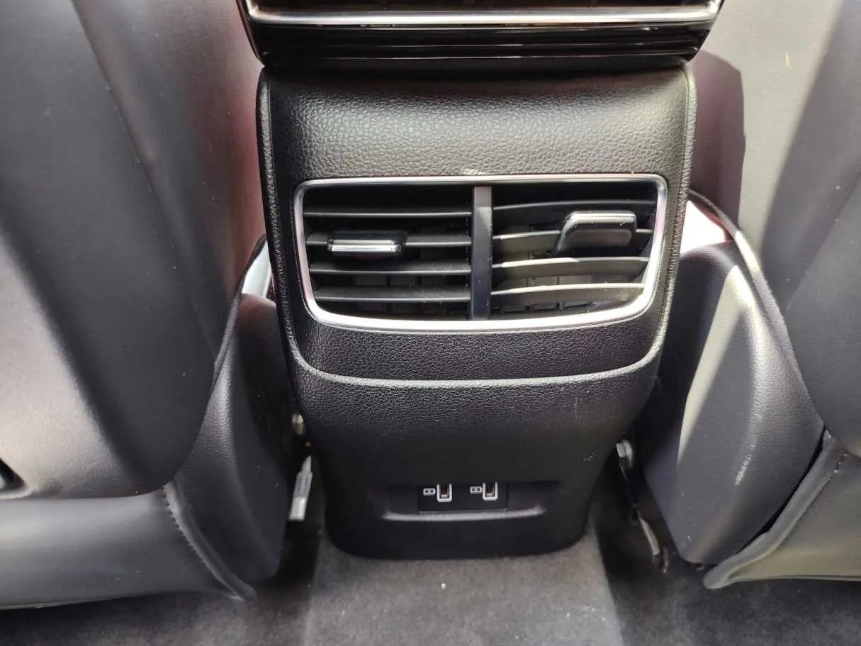 Car image 28