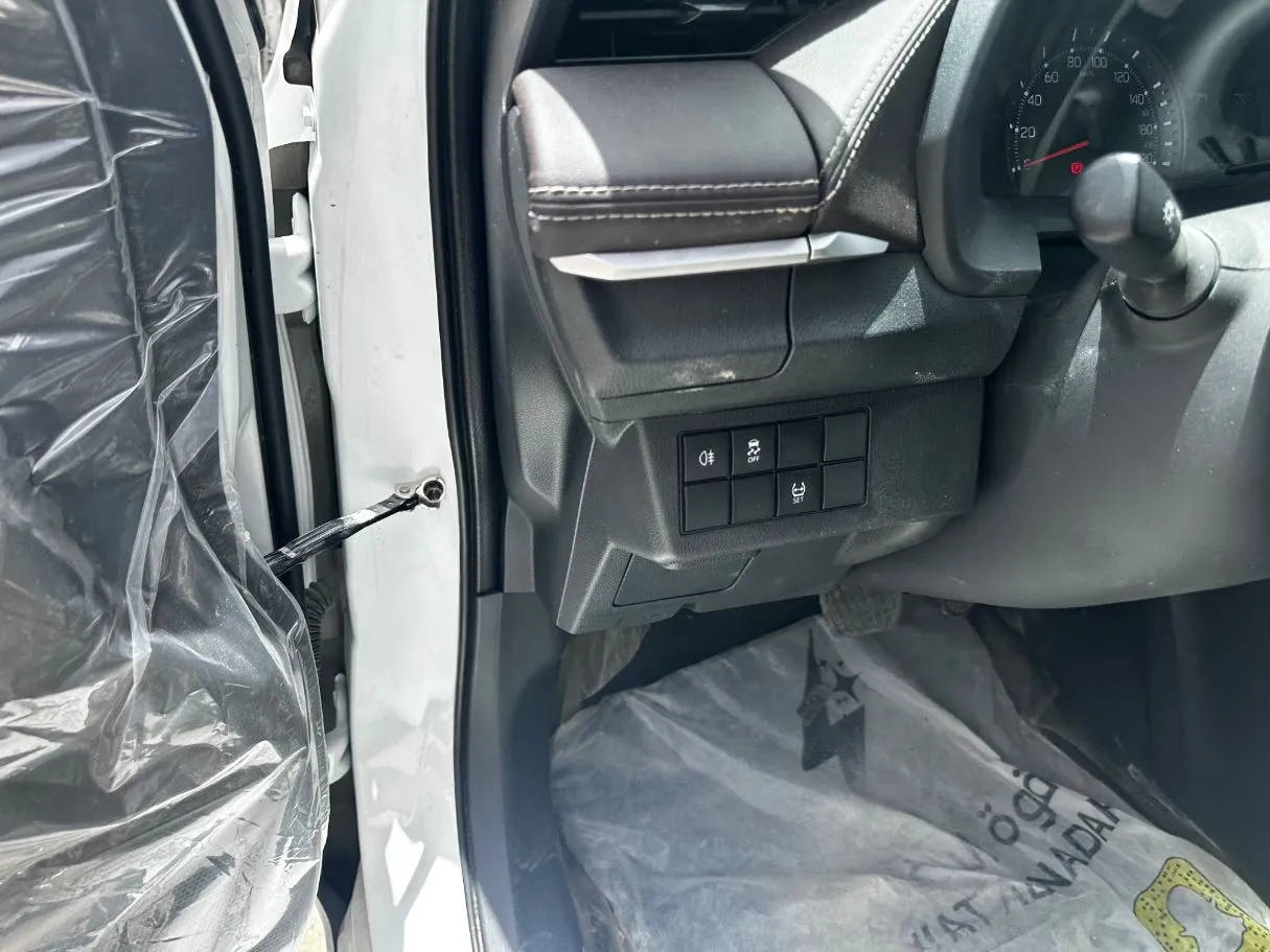 Car image 23