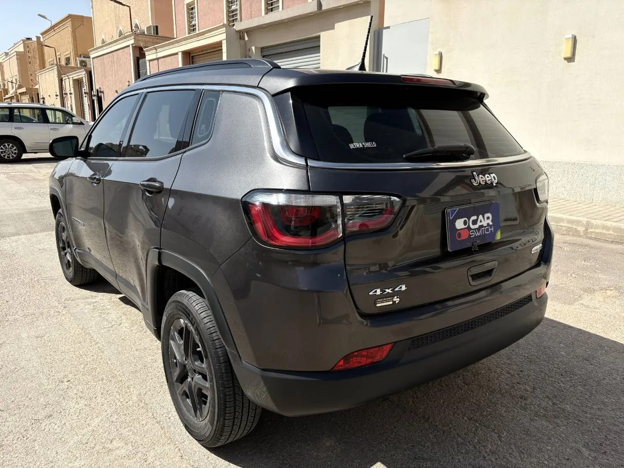 Car image 7