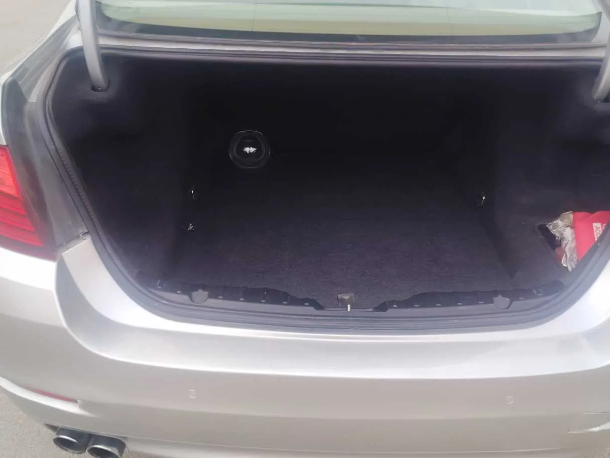 Car image 25
