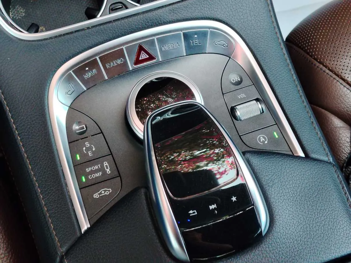 Car image 19