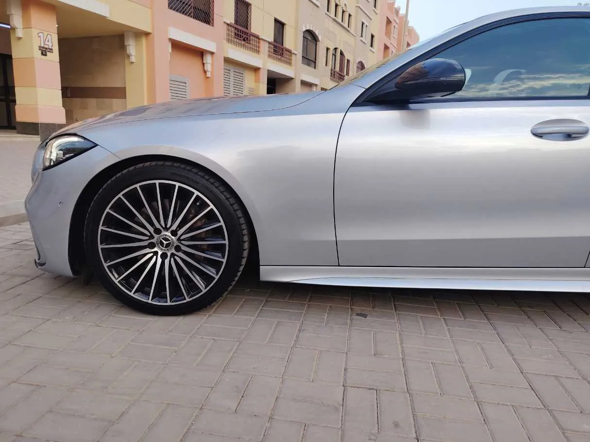 Car image 10