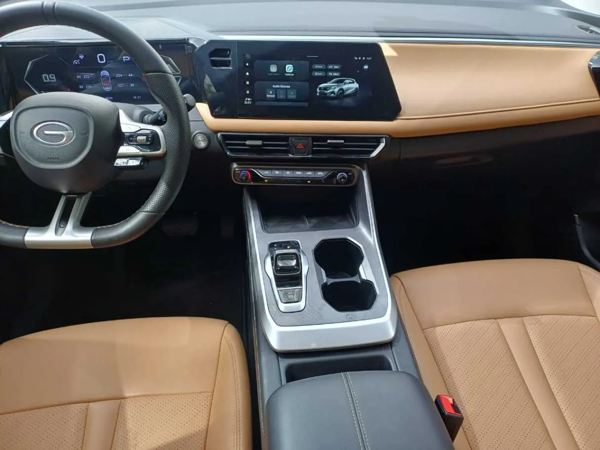Car image 12