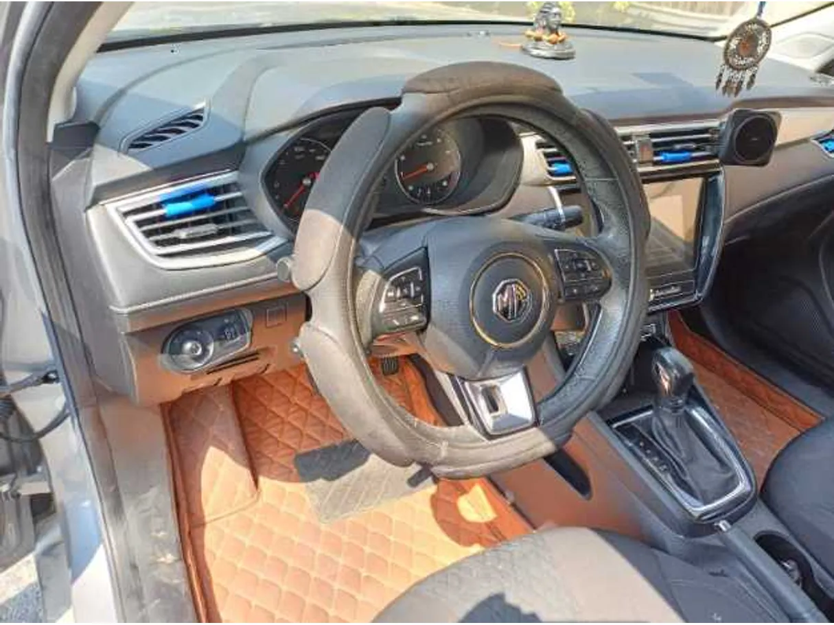 Car image 11