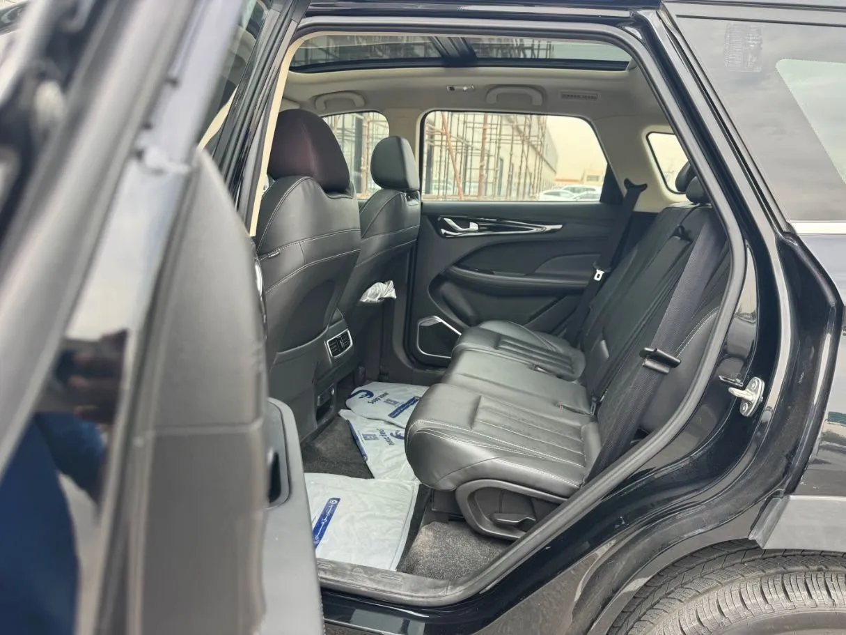 Car image 13