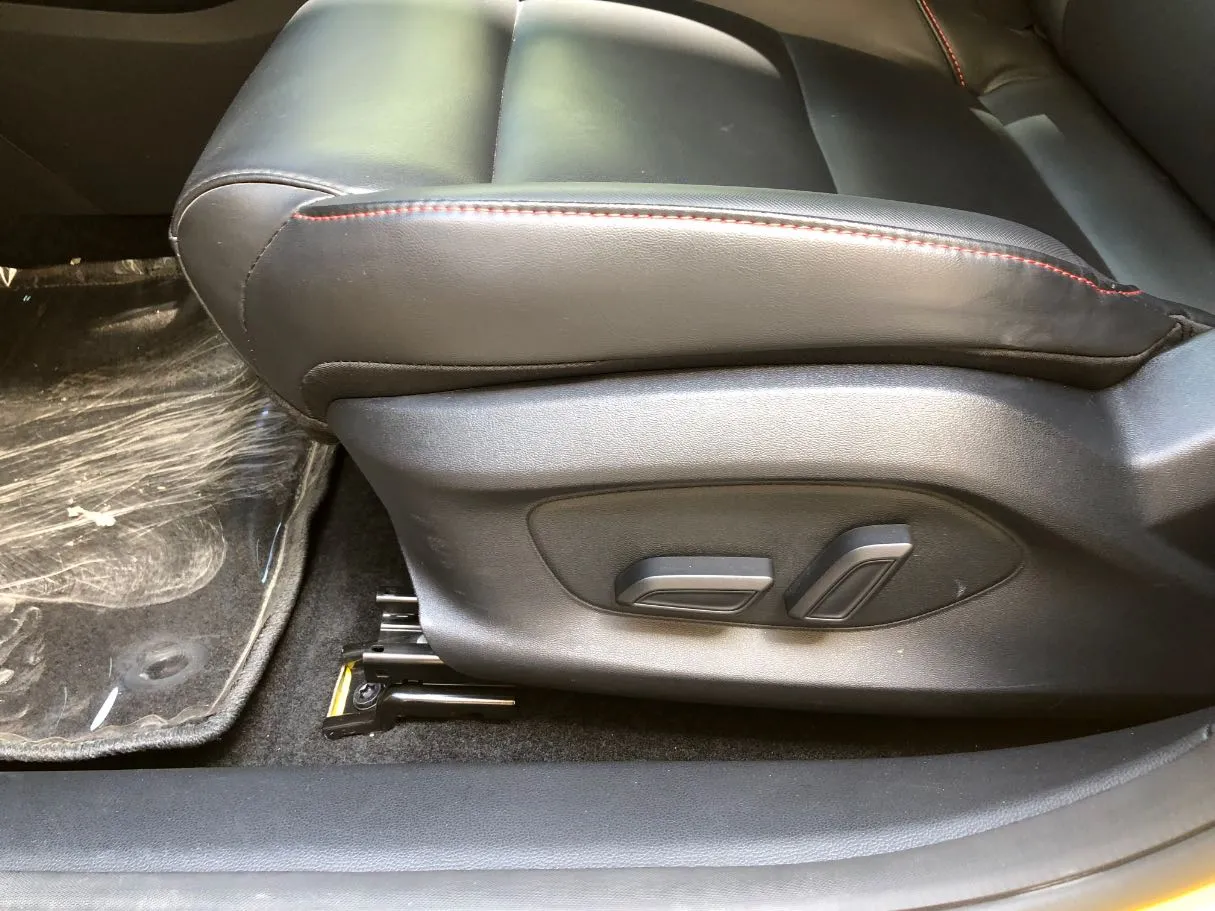 Car image 22