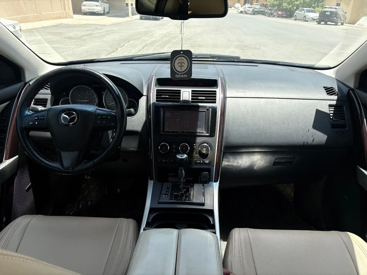 Car image 18