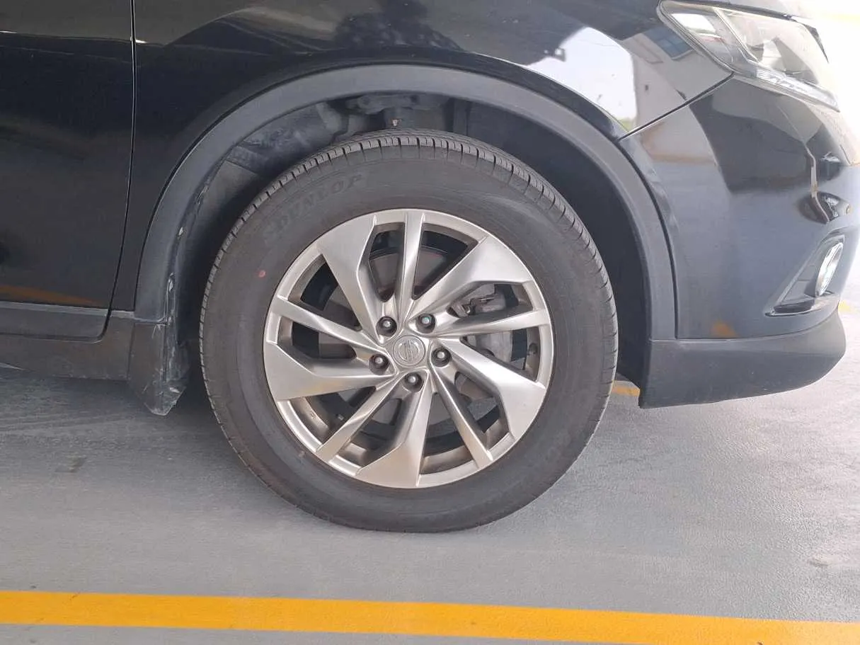 Car image 9