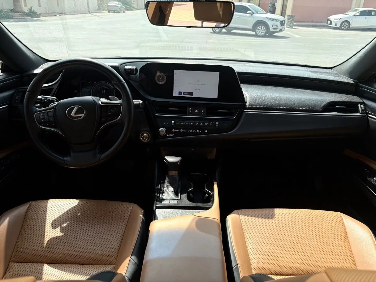 Car image 19