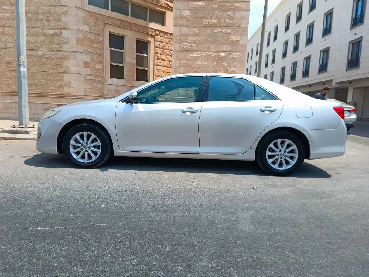 Car image 8