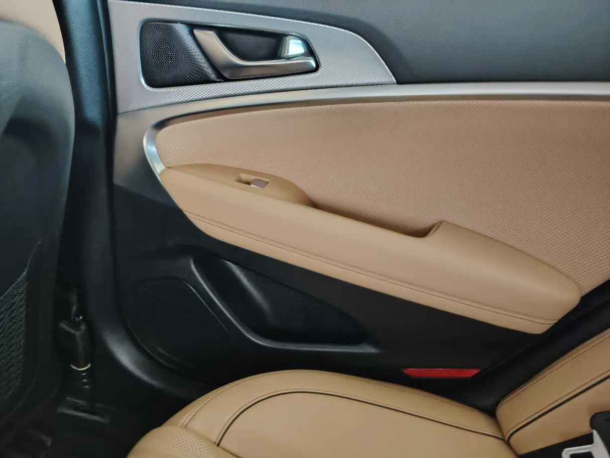 Car image 38