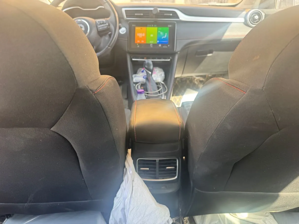 Car image 18