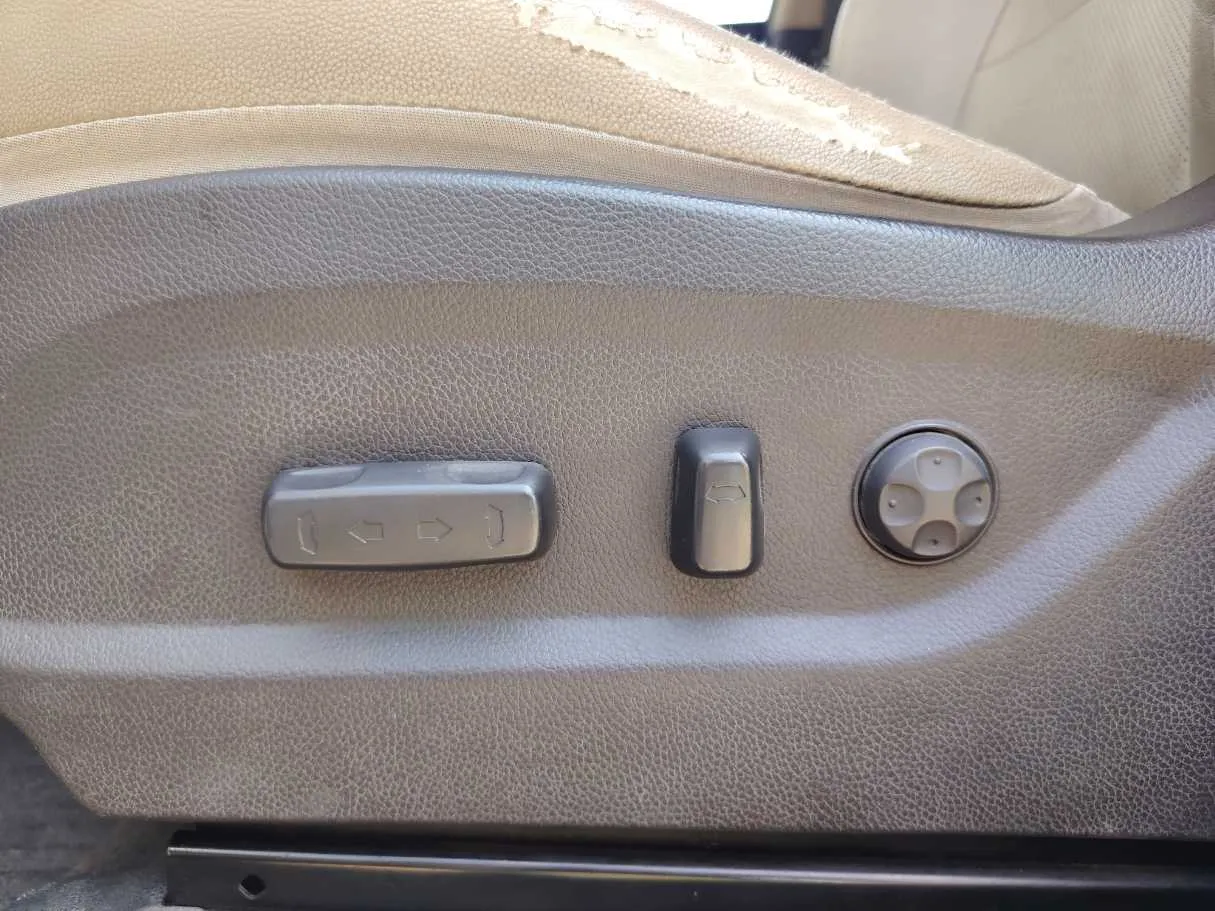Car image 28
