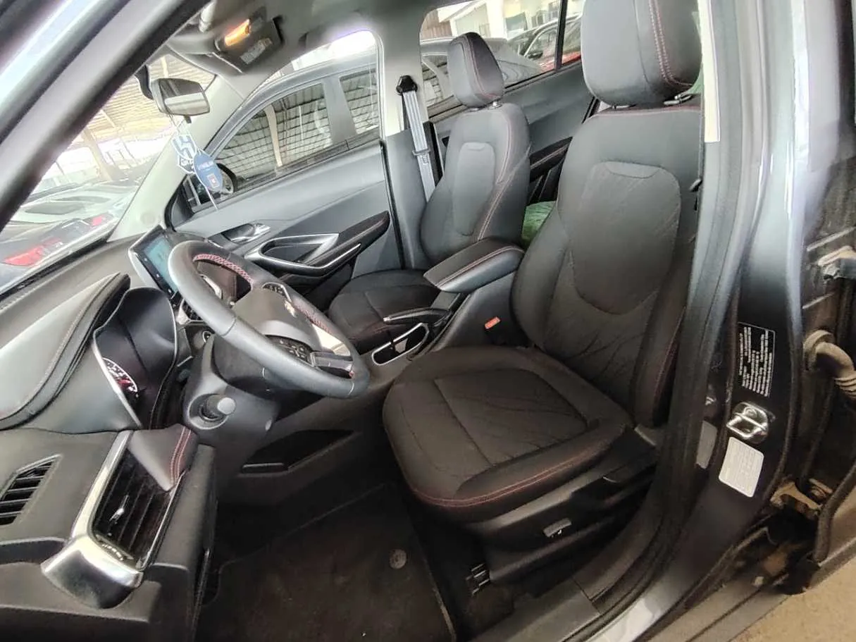 Car image 13