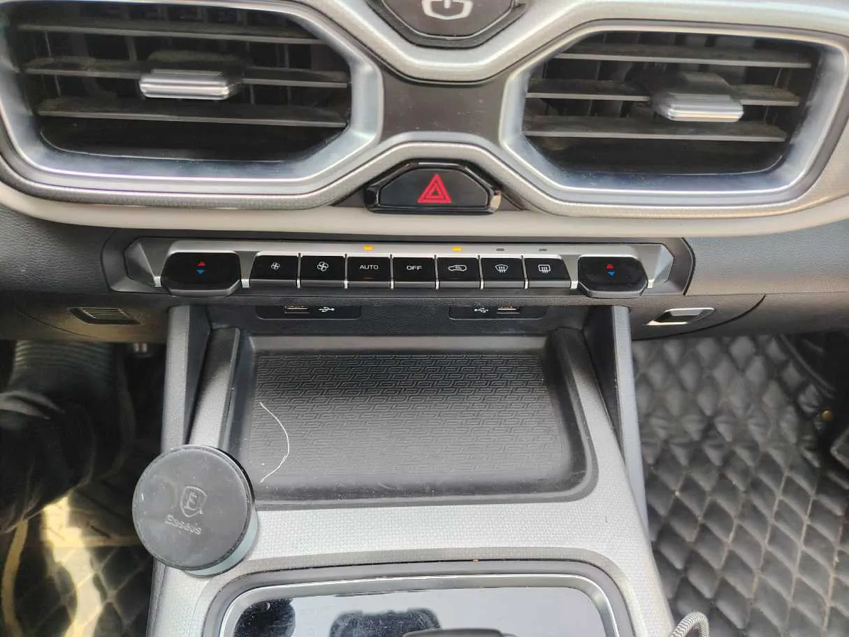 Car image 29