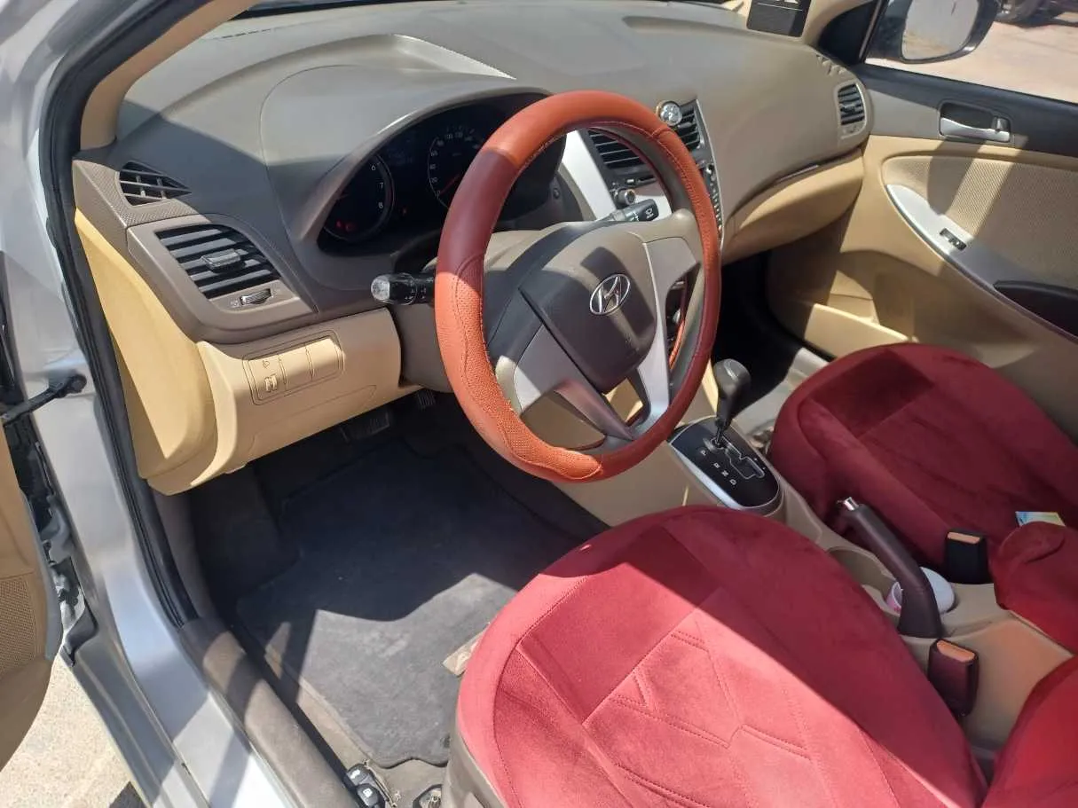 Car image 11