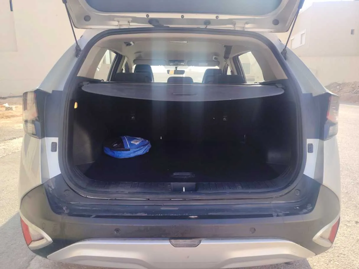 Car image 26