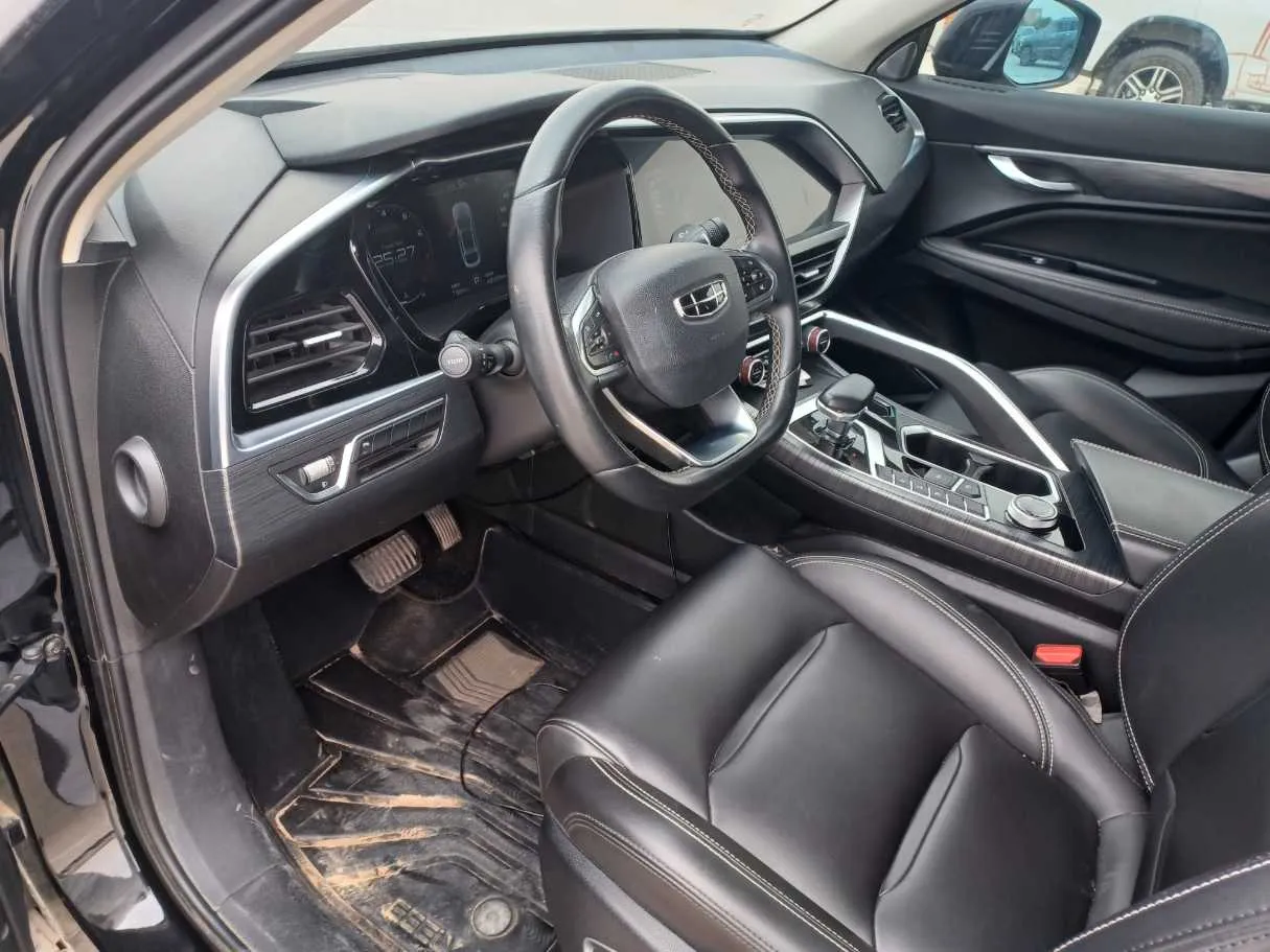 Car image 11