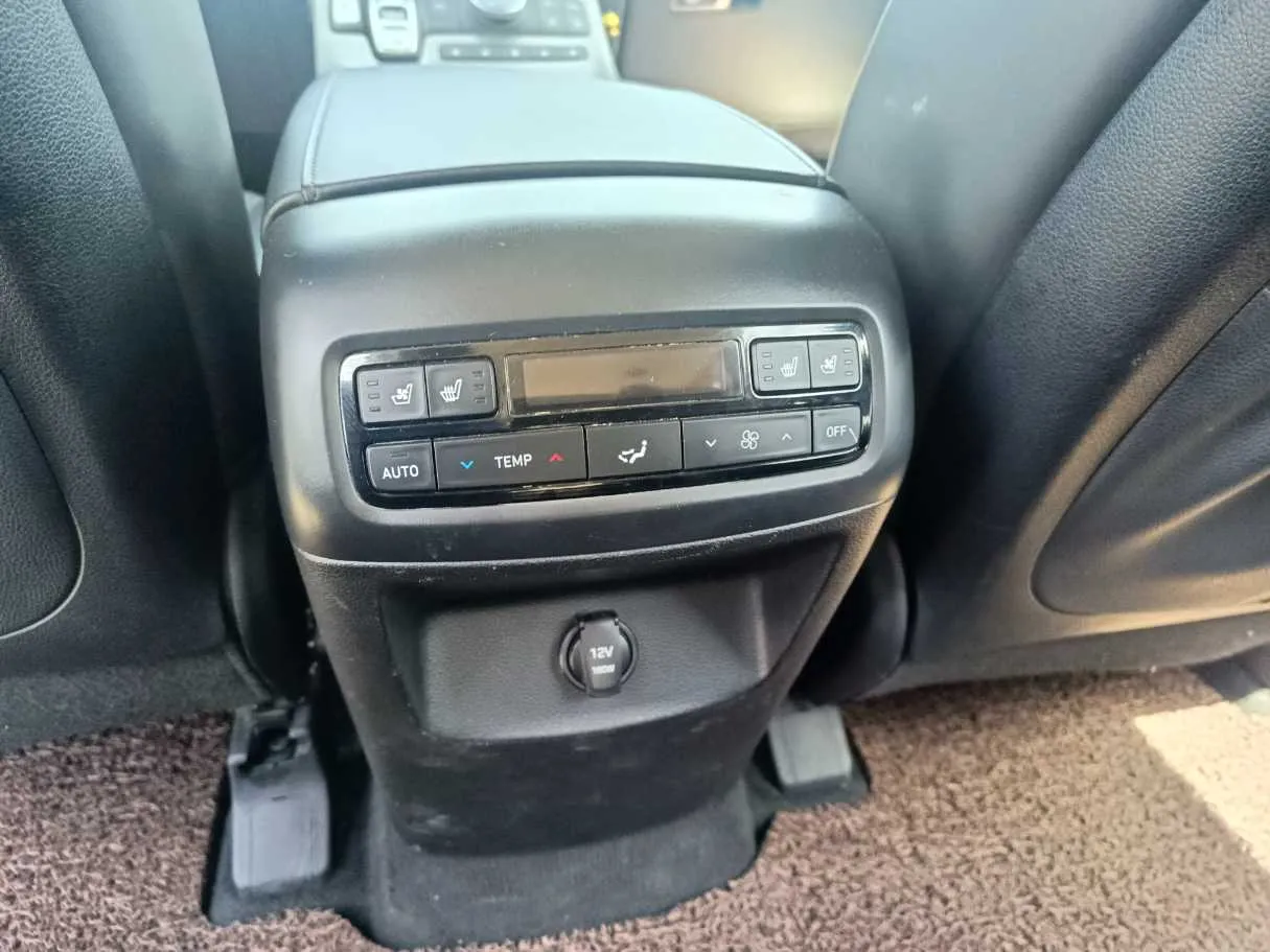 Car image 34