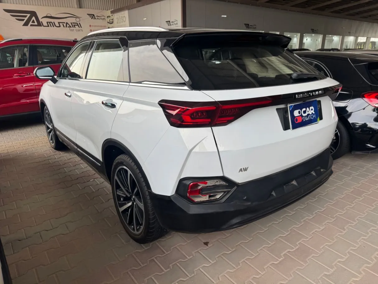 Car image 5