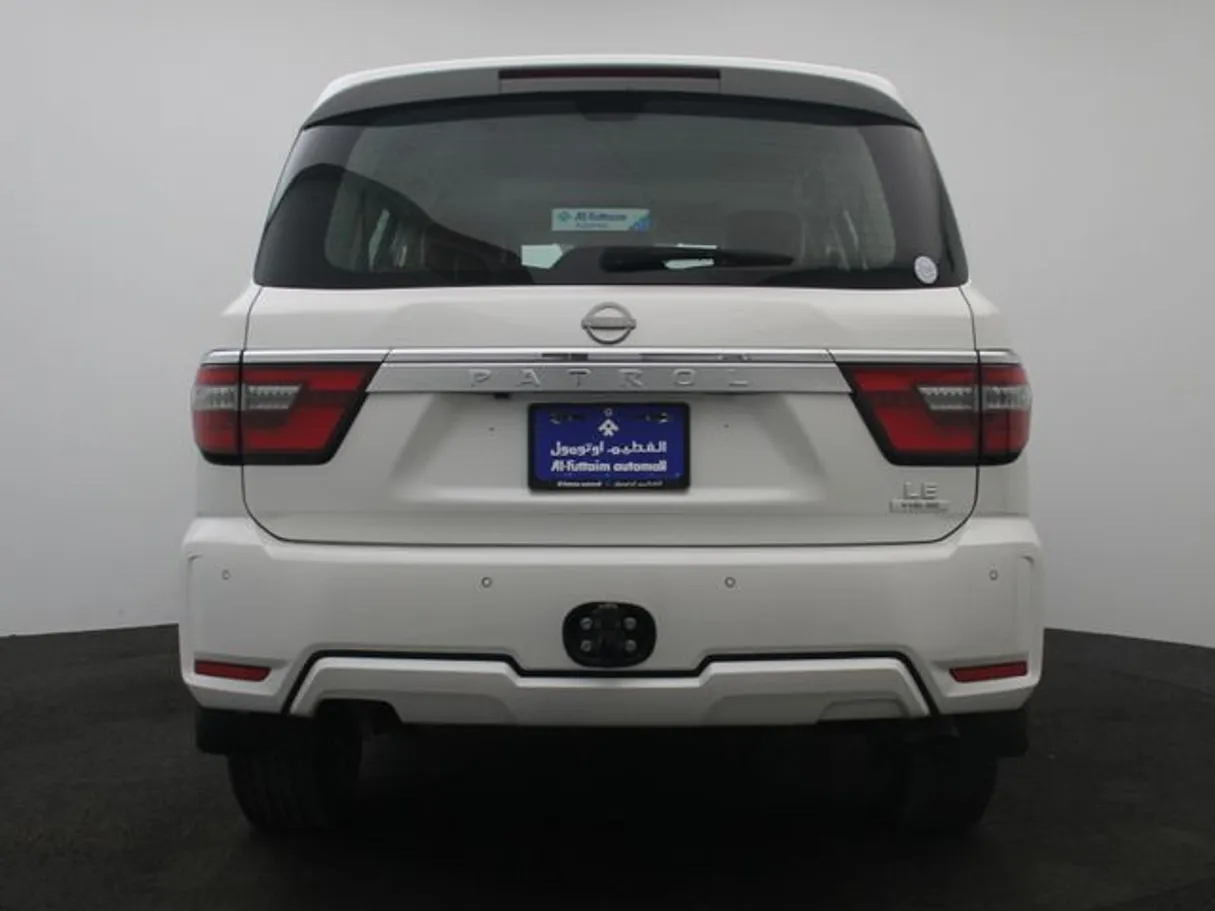 Car image 12