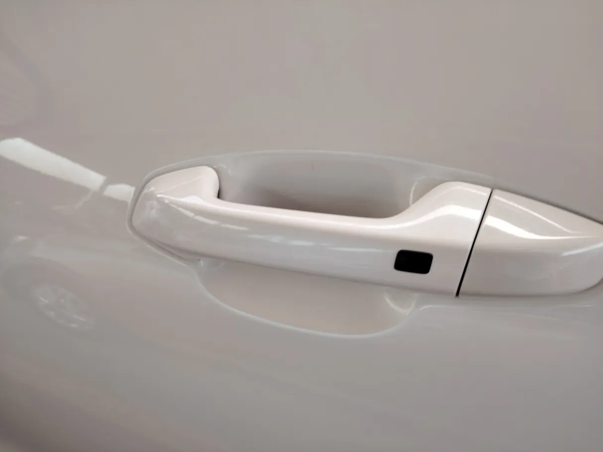 Car image 22
